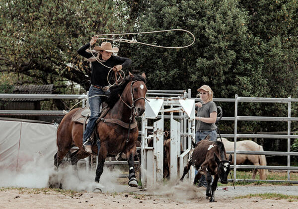 Roping-and-barrel-racing-echuca